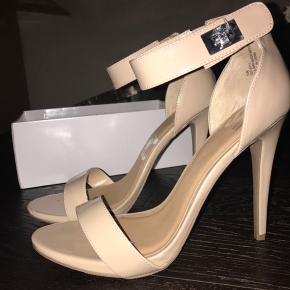 Brand new nude heels - Picture 2 of 3